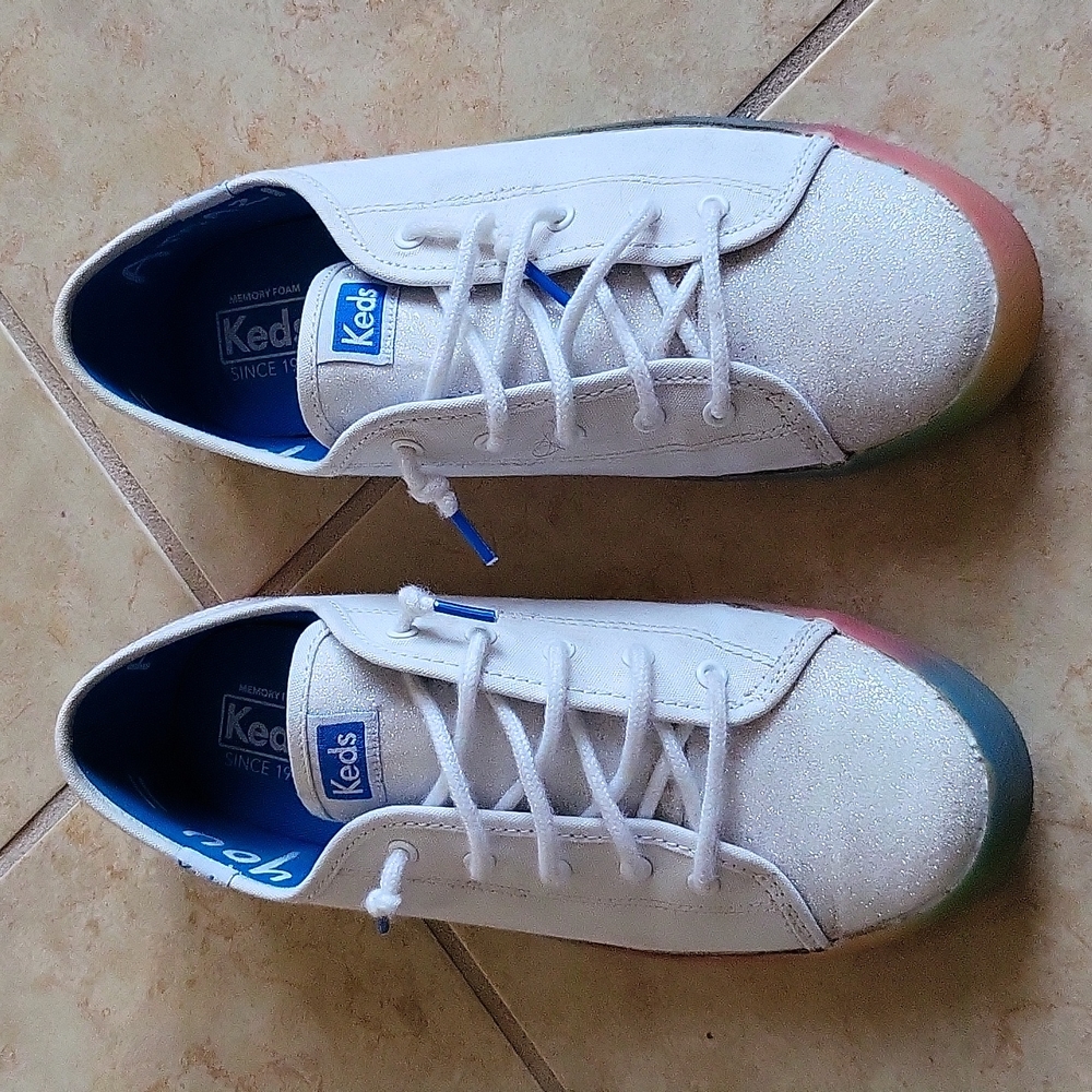 Girl's sneakers